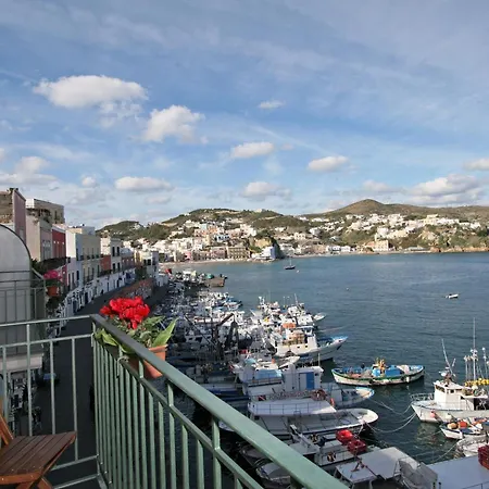 Mari Otel Ponza