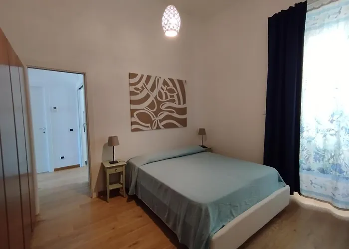 Отель Mari Понца