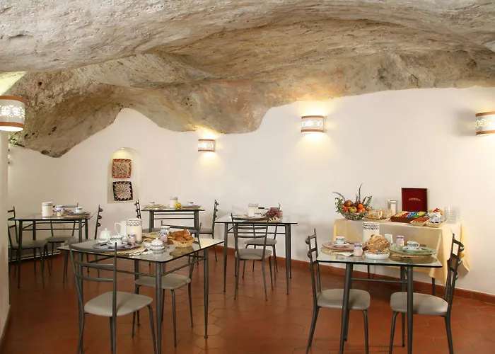 Отель Mari Понца