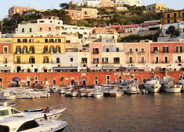 Отель Mari Понца