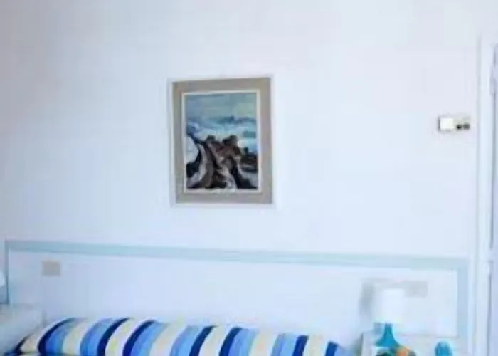 Отель Mari Понца