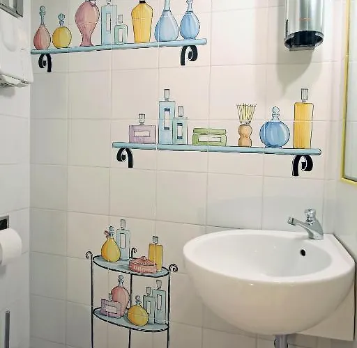 Отель Mari Понца