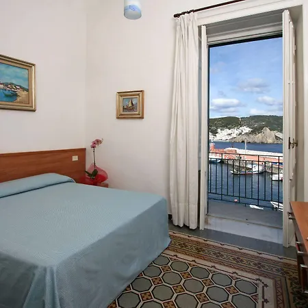 Mari Hotel 3*
